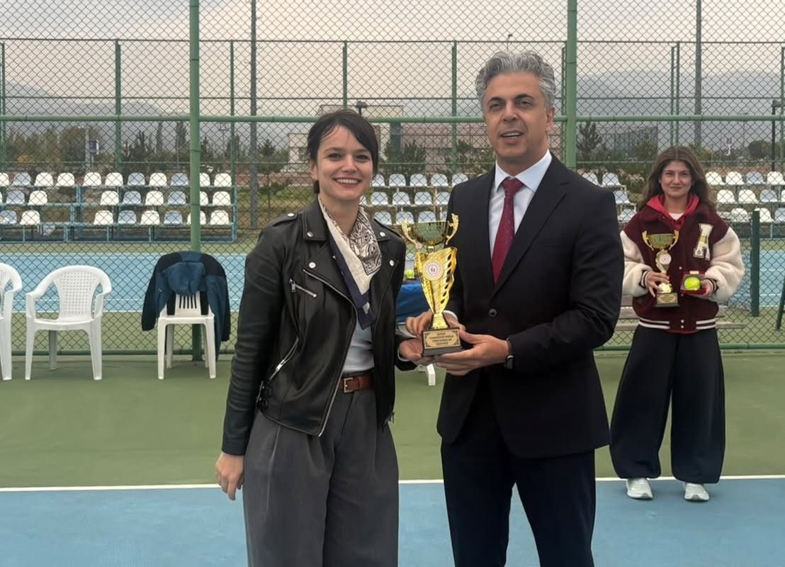 EBYÜ’de Cumhuriyet Bayramı tenis turnuvası düzenlendi - Foto 2