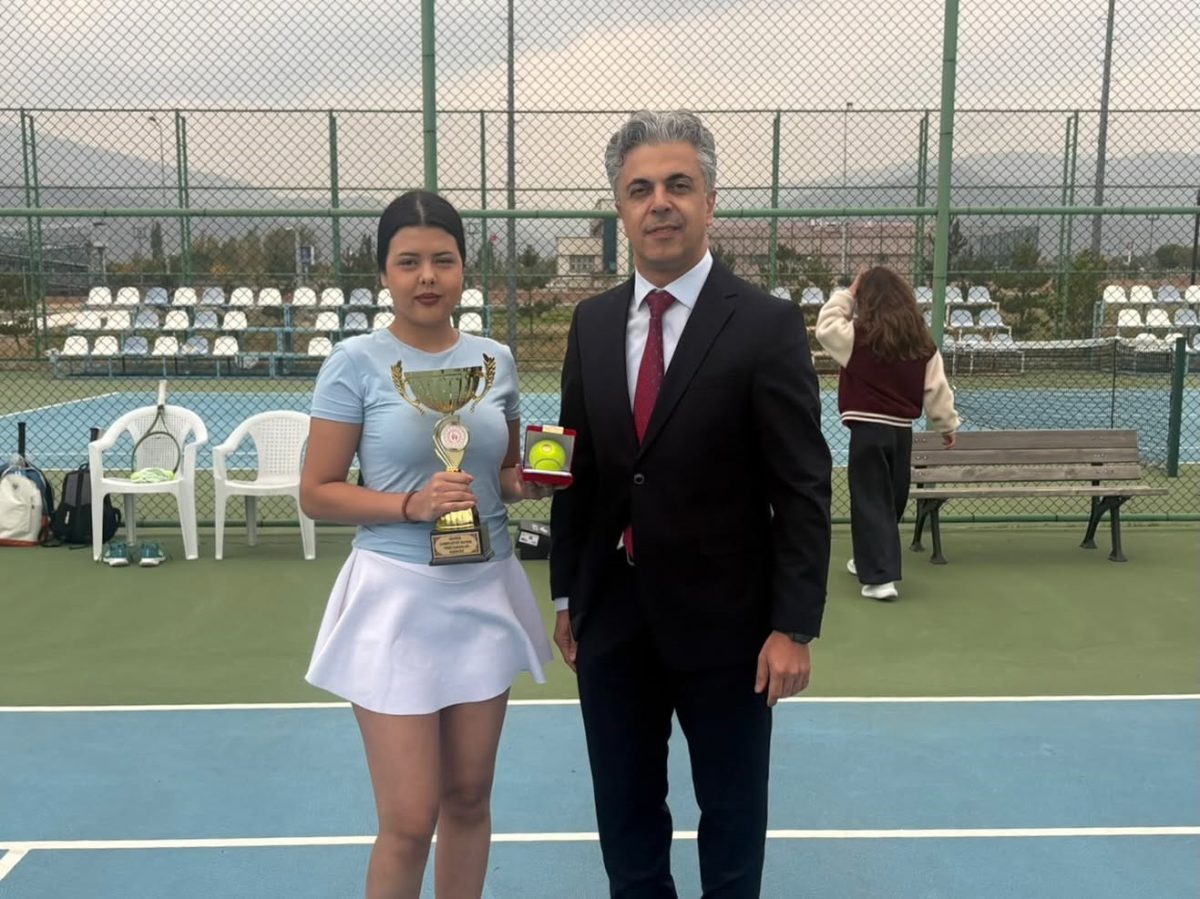 EBYÜ’de Cumhuriyet Bayramı tenis turnuvası düzenlendi - Foto 3