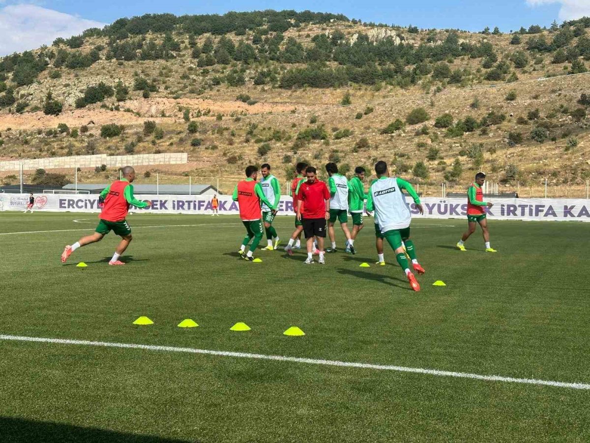 Ejderoğlu Kırşehir FK Başkanı Torun: "Şehirde birlik ve destek olursa takımımız iyi yerlere gelir" - Foto 2