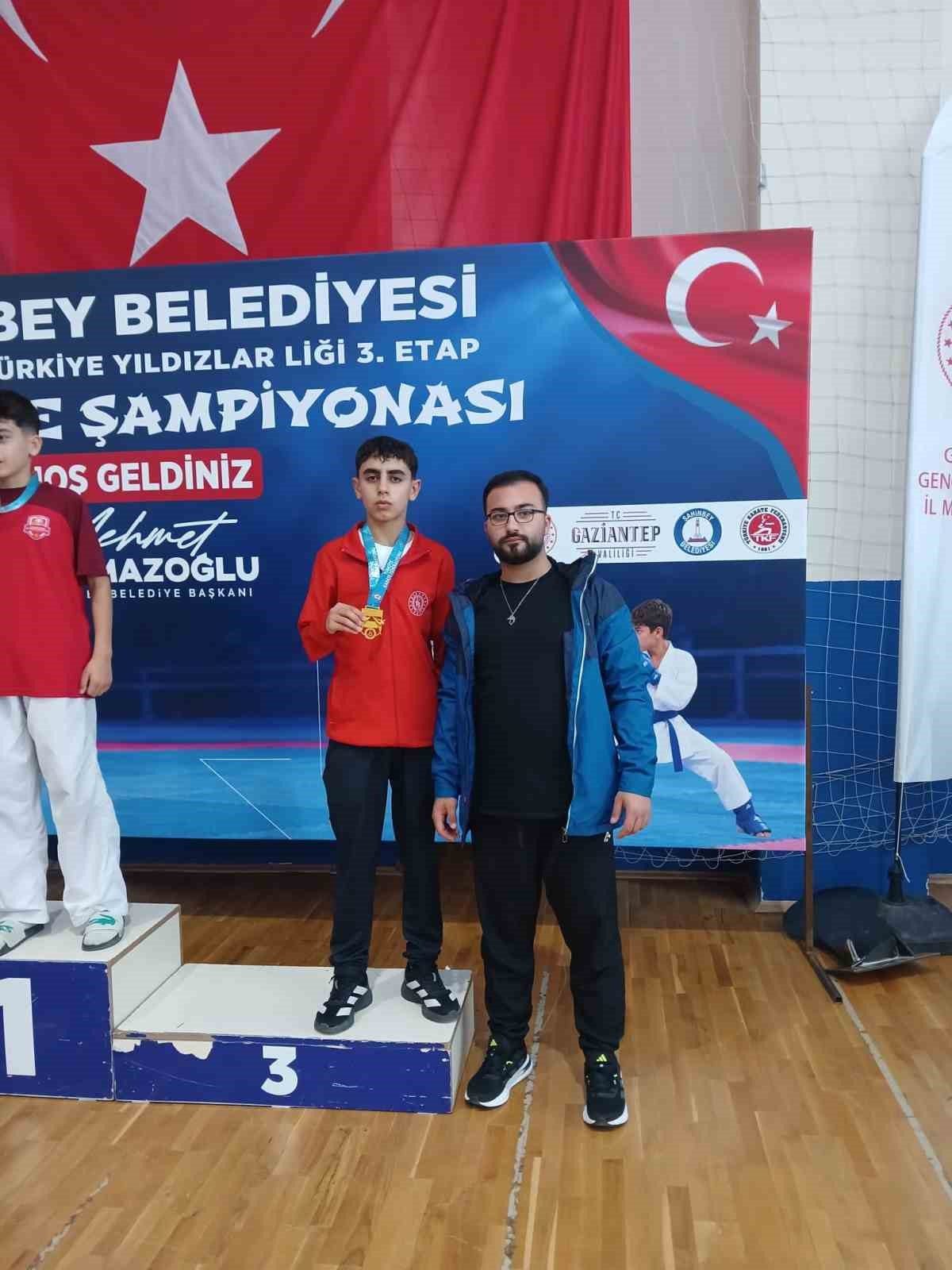 Elazığlı karatecilerden 6 madalya - Foto 2