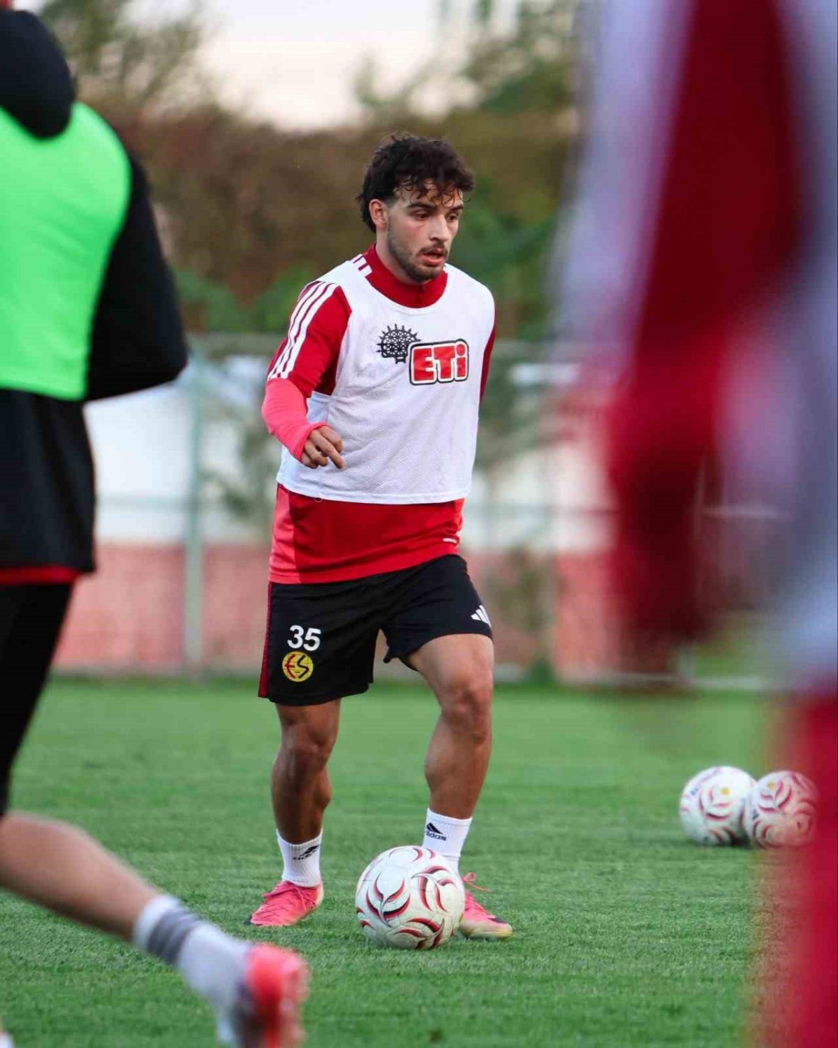 Eskişehirspor, Bursa Yıldırım SK maçı için hazırlanıyor - Foto 2