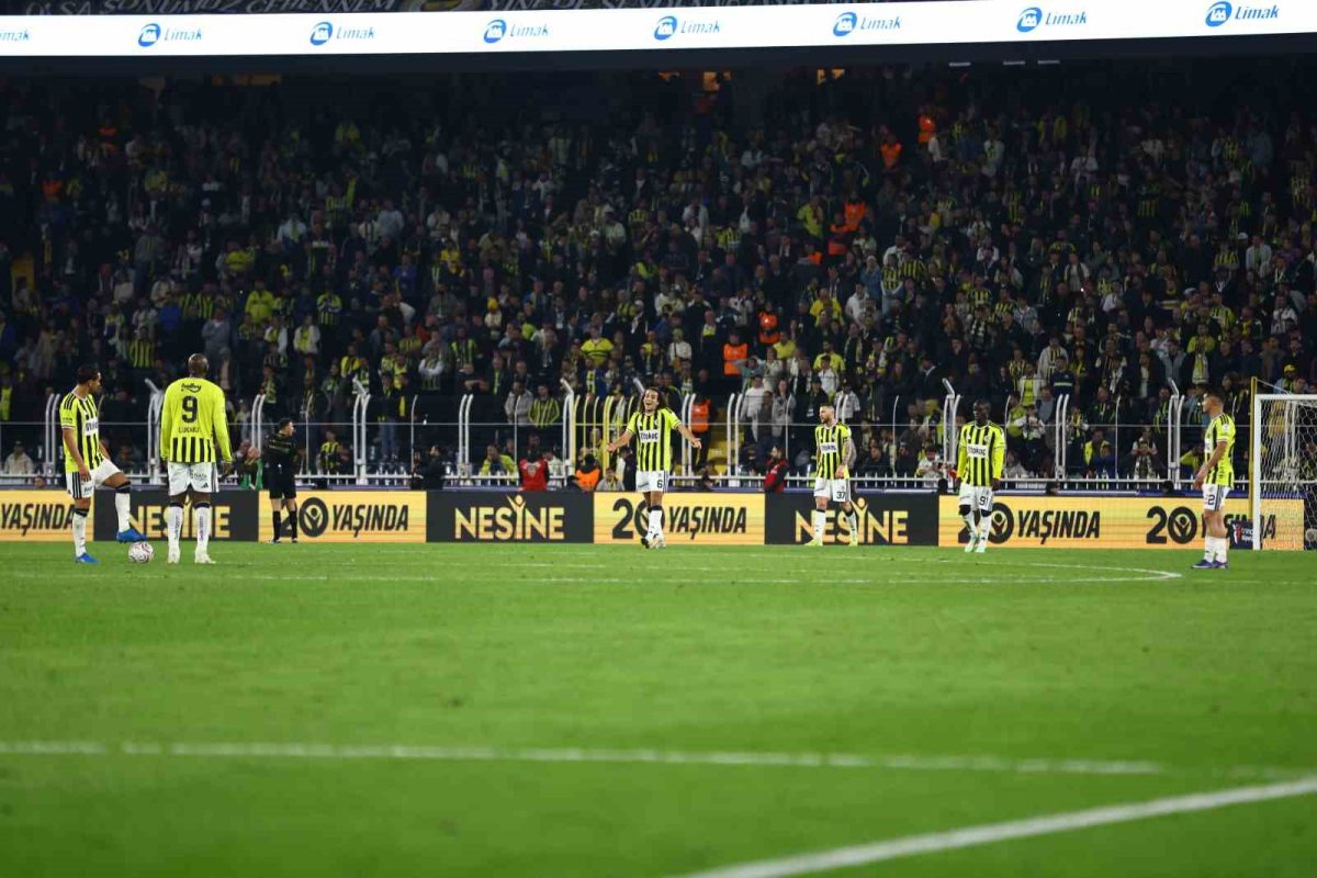 Fenerbahçe, ligde üst üste 2. mağlubiyetini aldı