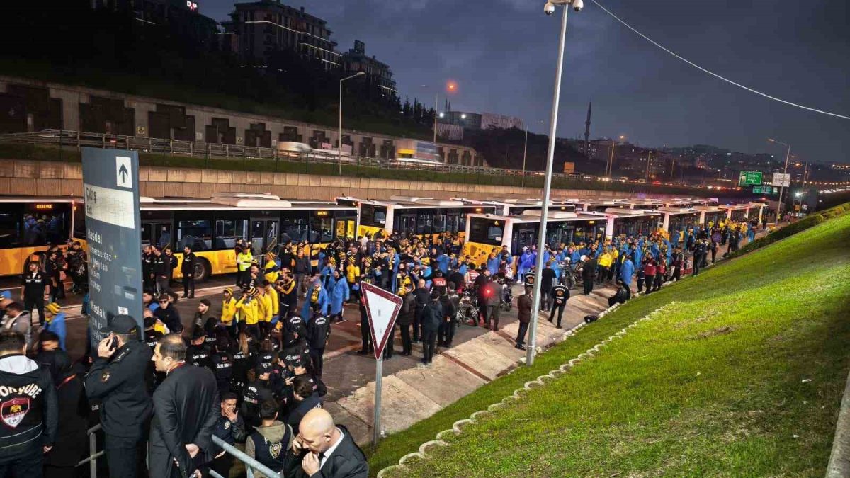 Fenerbahçe taraftarları, RAMS Park’a geldi - Foto 2