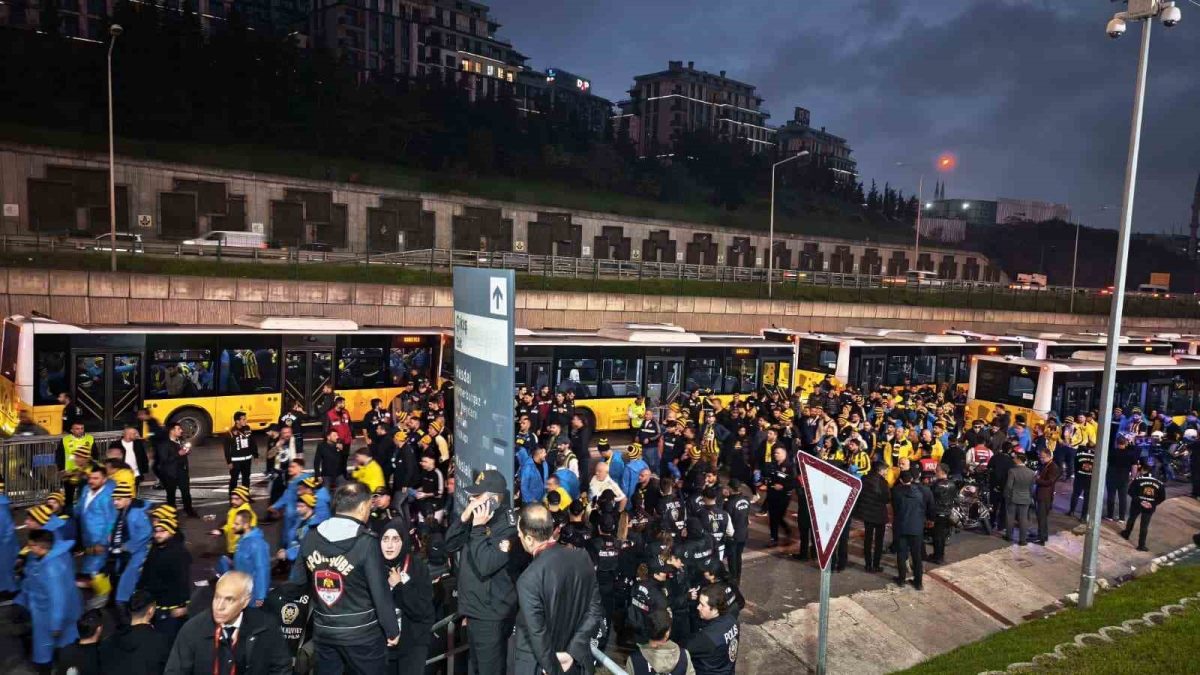 Fenerbahçe taraftarları, RAMS Park’a geldi - Foto 3