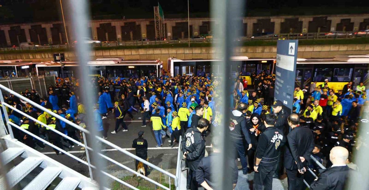Fenerbahçe taraftarları, RAMS Park’a geldi - Foto 8