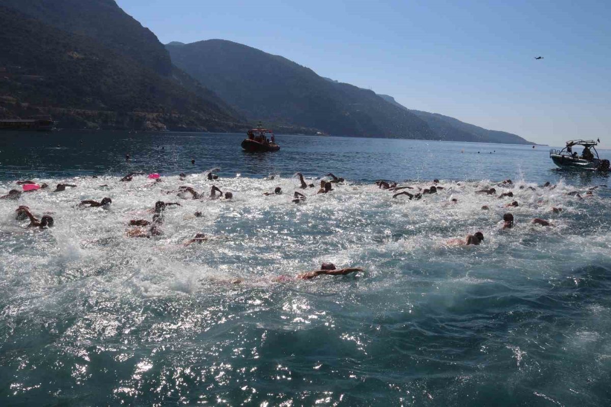 Fethiye’de Açık Su Yüzme Yarışları Başladı - Foto 3