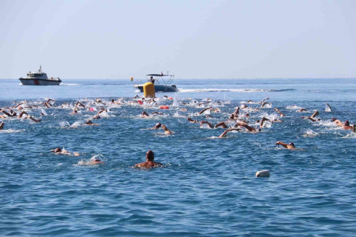 Fethiye’de Açık Su Yüzme Yarışları Başladı - Foto 4