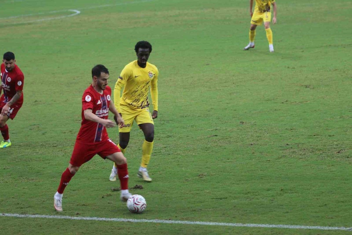 Fethiyespor - Eyüpspor maçı şiddetli yağışa takıldı - Foto 2