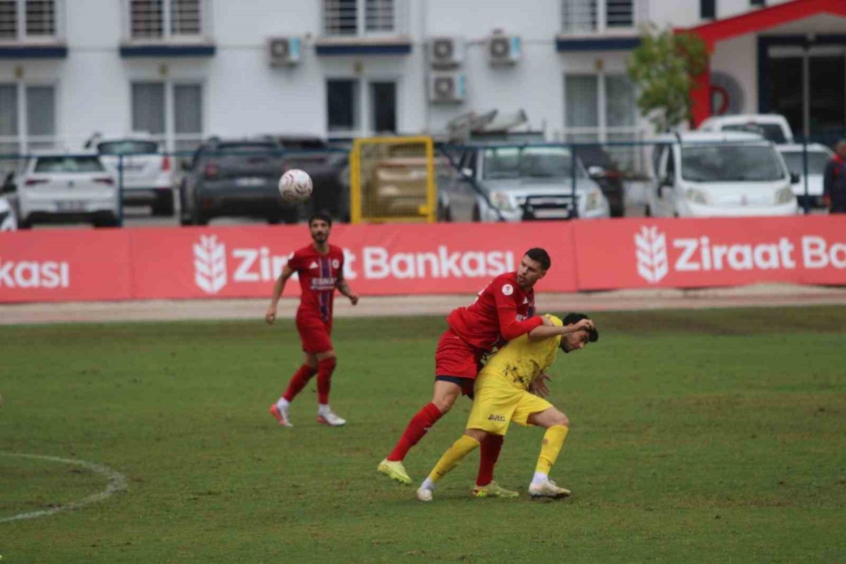 Fethiyespor - Eyüpspor maçı şiddetli yağışa takıldı - Foto 4