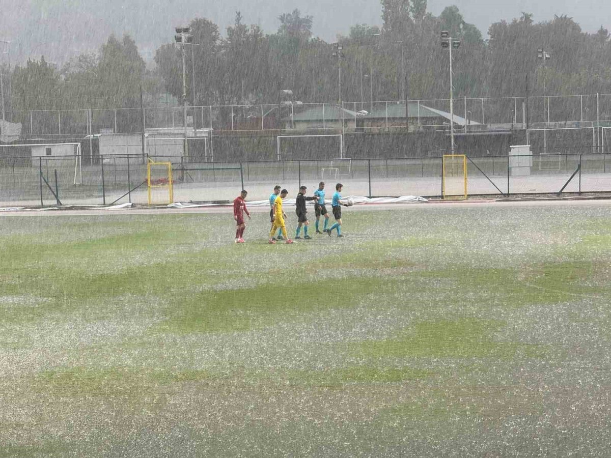 Fethiyespor - Eyüpspor maçı şiddetli yağışa takıldı - Foto 6