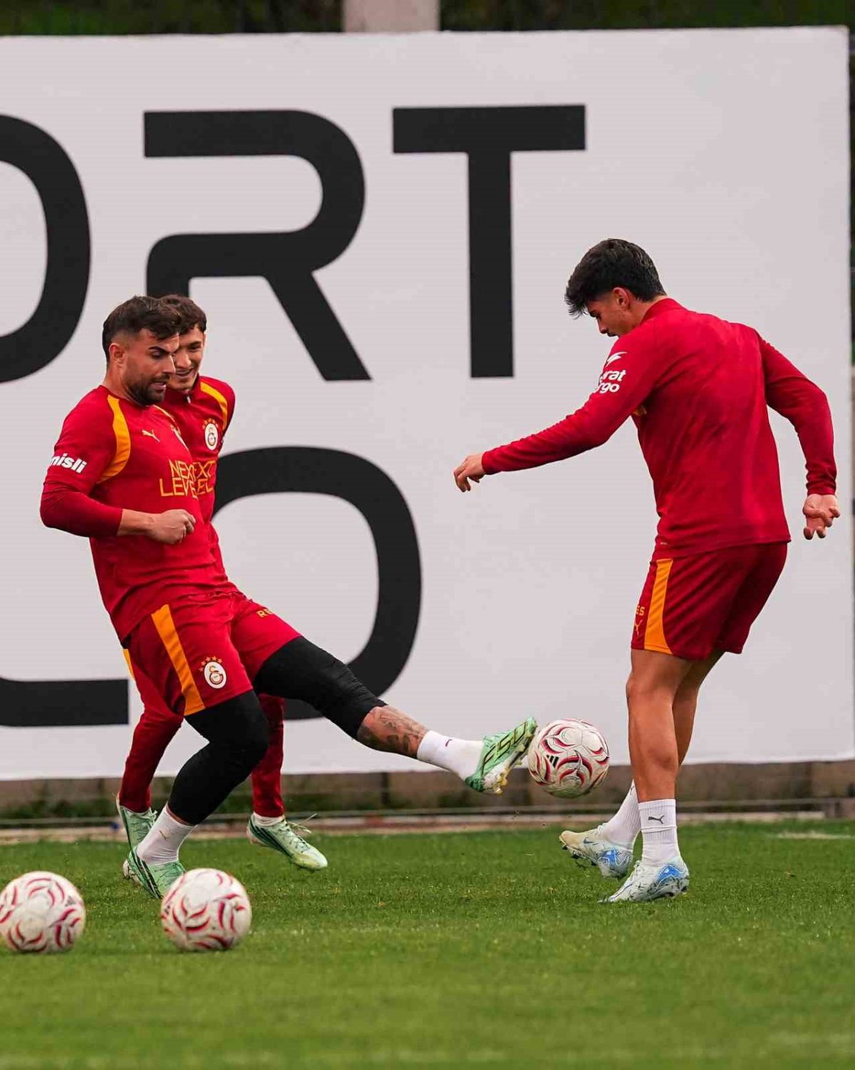 Galatasaray, Fenerbahçe maçı hazırlıklarını sürdürdü