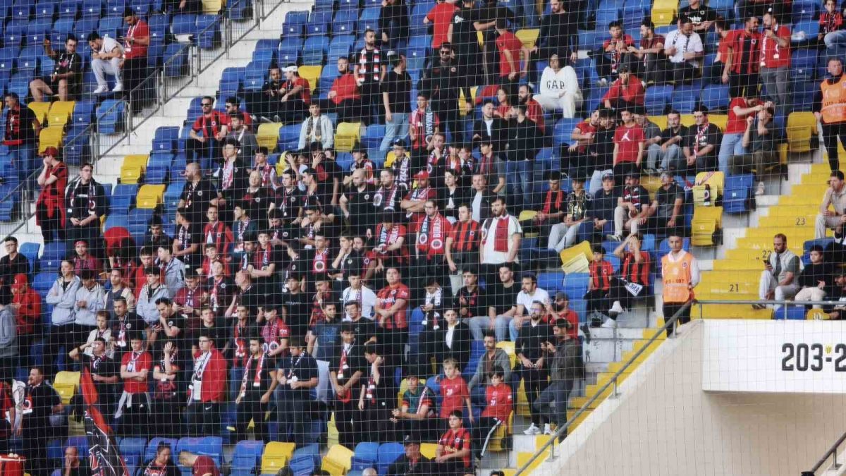 Gençlerbirliği taraftarından isyan: "Yönetim uyuma, taraftarın dışarıda"