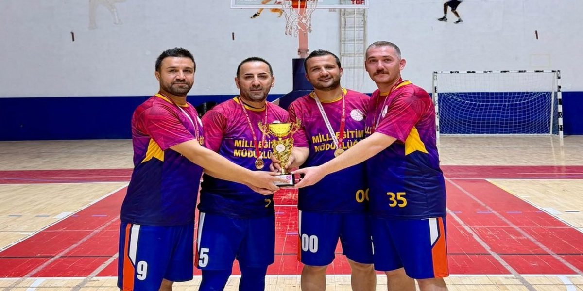 Hakkari Millî Eğitim Müdürlüğü Basketbol Takımı şampiyon oldu