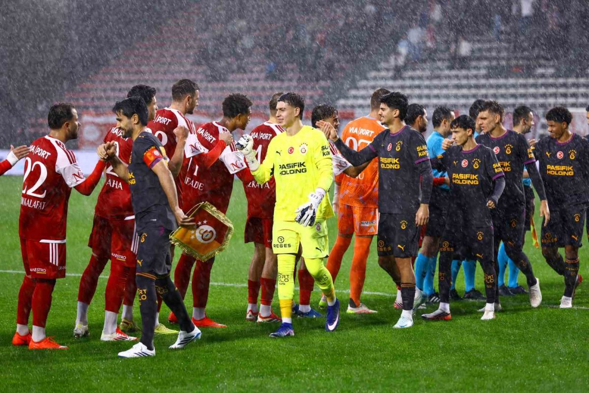 Hazırlık maçı: Pendikspor: 1 - Galatasaray: 0 (Maç devam ediyor) - Foto 6