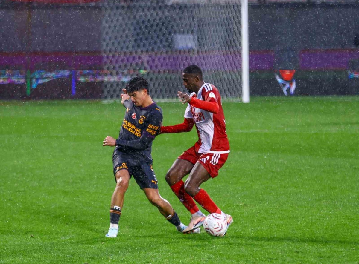 Hazırlık maçı: Pendikspor: 3 - Galatasaray: 3 - Foto 3