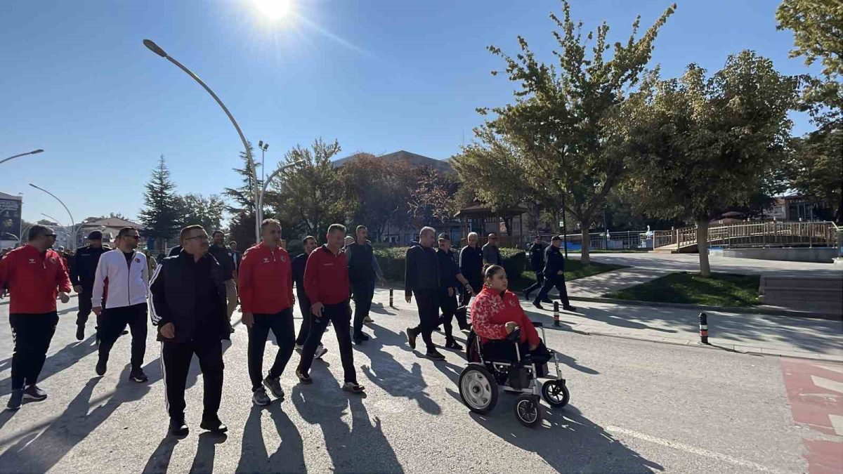 Karaman’da Amatör Spor Haftası etkinlikleri kortej yürüyüşüyle başladı - Foto 3