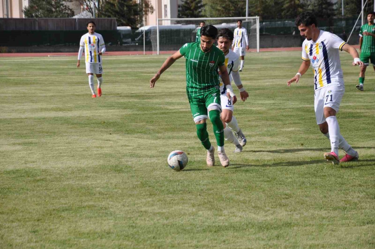 Kars 36 Spor, Fatsa Belediyespor’u tek golle geçerek tur atladı