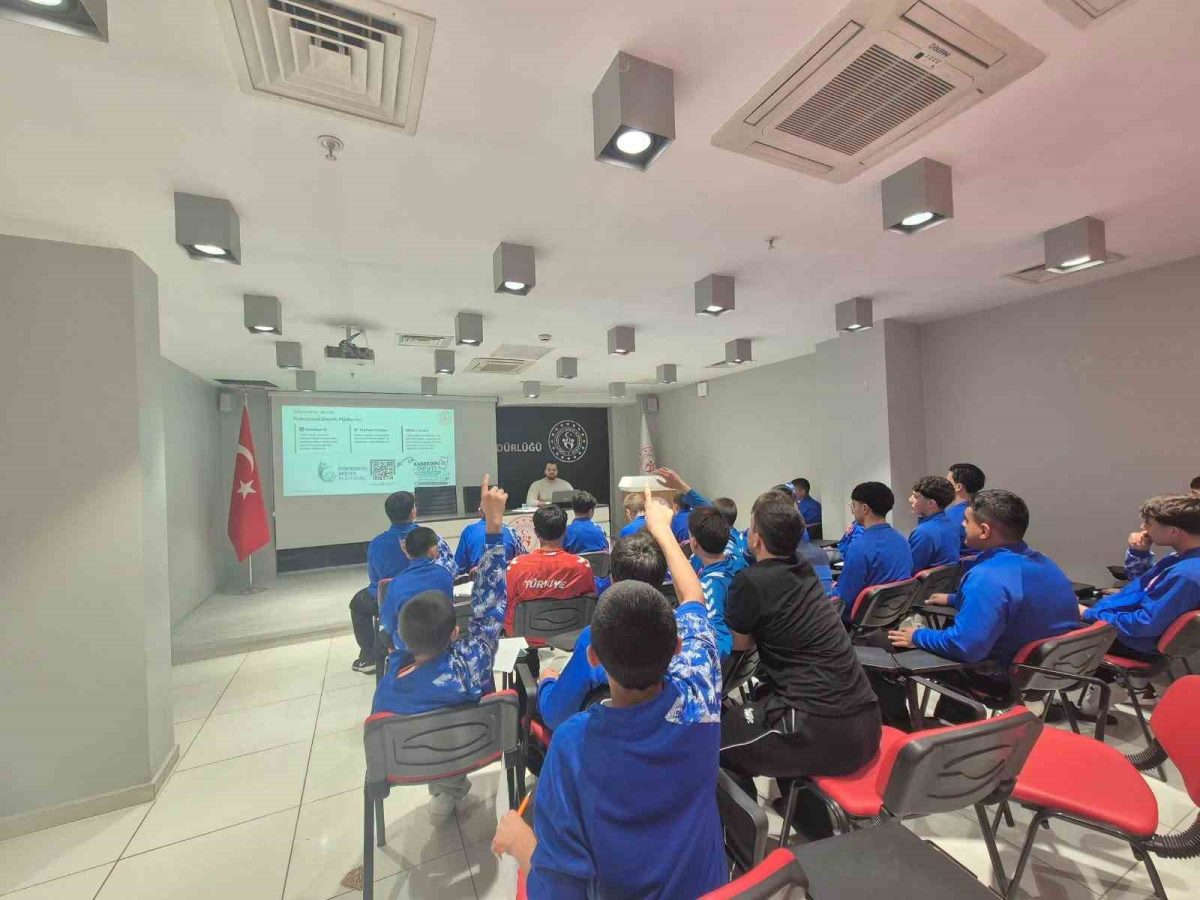 Kayseri’de güreşçilere ’Zihinsel Performans’ Semineri