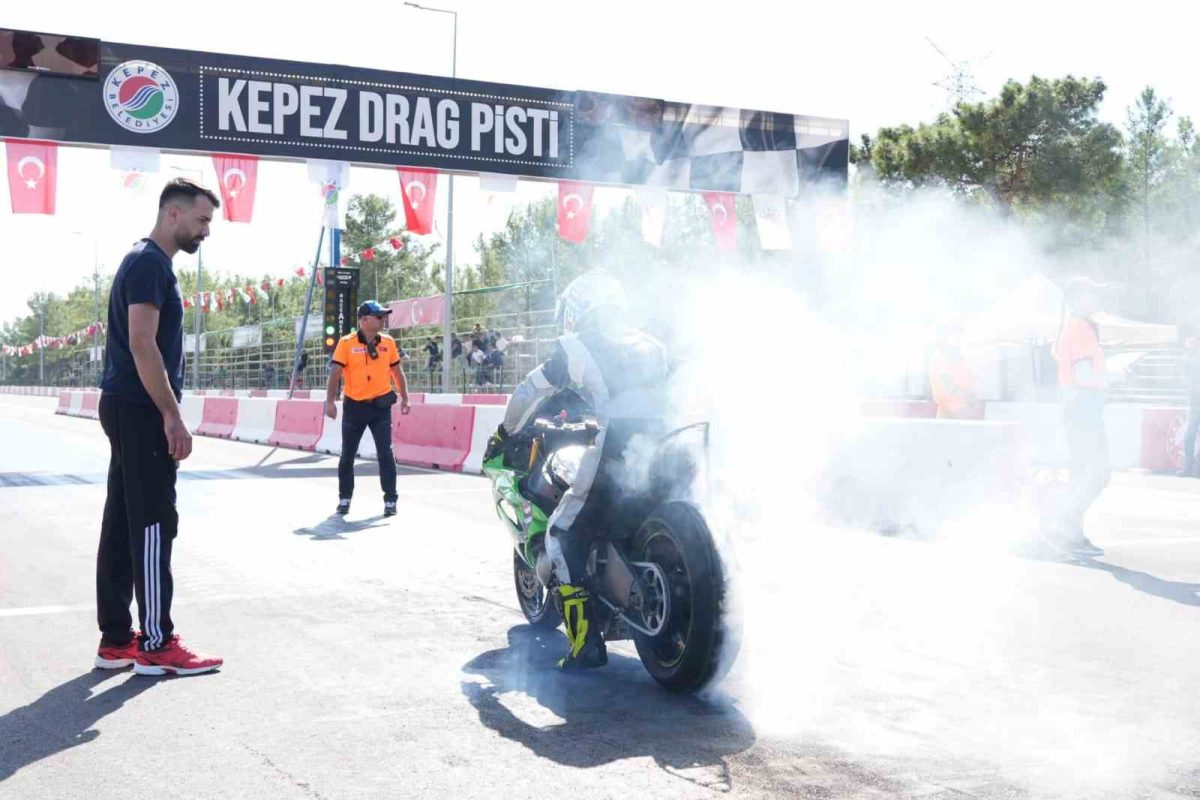 Kepez MotoDrag Şampiyonası’nda motorlar ısındı, final yarın