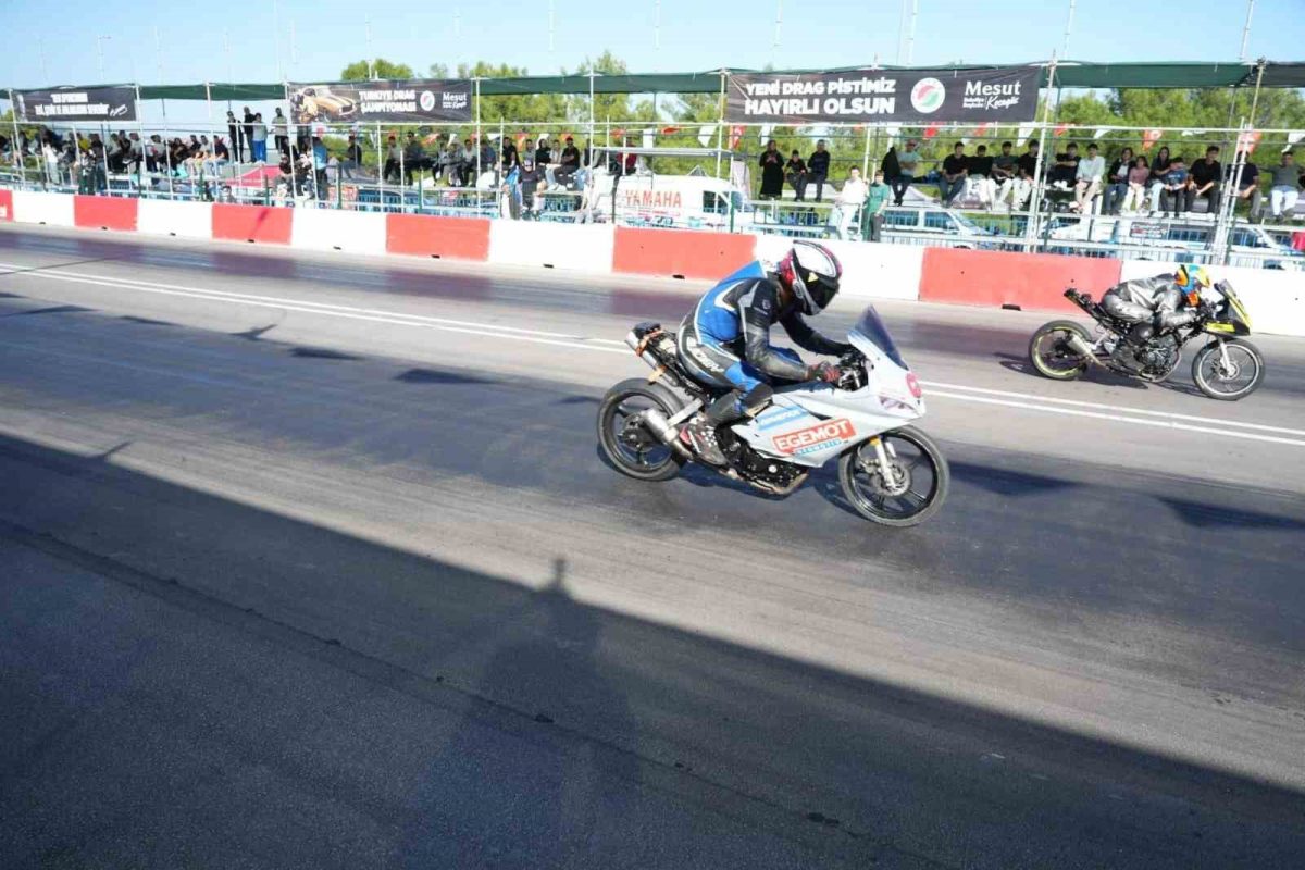 Kepez’de motodrag yarışları büyük heyecanla sürüyor - Foto 3