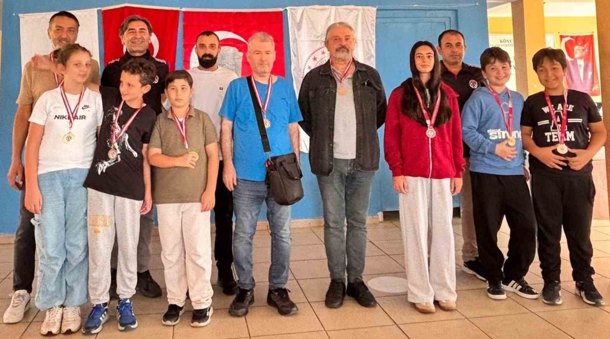 Köyceğiz’de Cumhuriyet coşkusu satrançla buluştu - Foto 3