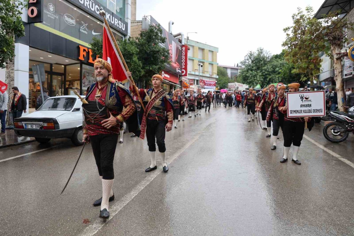 Kozan’da 10. İsmet Atlı Karakucak Güreşleri yağmura rağmen kortej yürüyüşüyle başladı