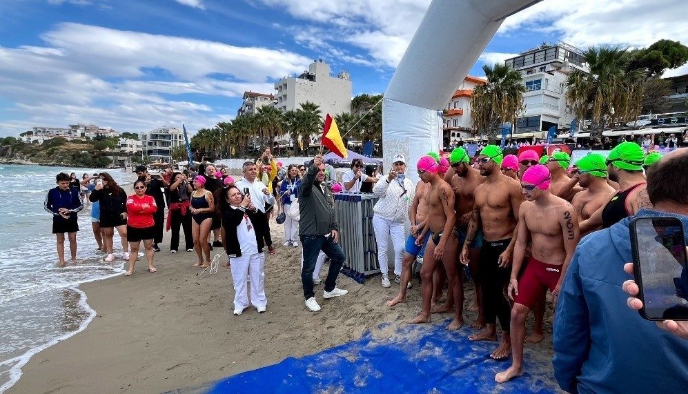 Kuşadası’nda kulaçlar kız öğrencilerin eğitimi için atıldı - Foto 7