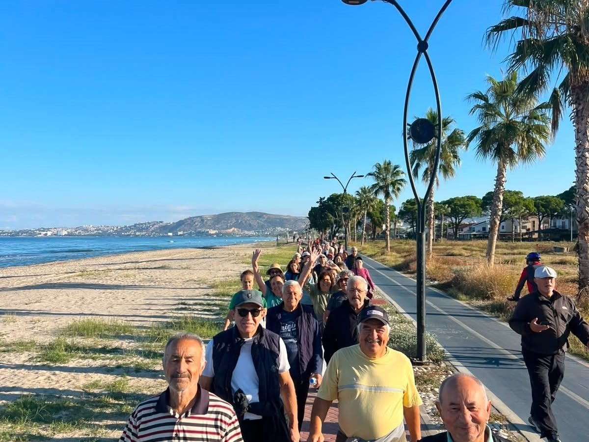 Kuşadası’nda vatandaşlar güne sporla başladı - Foto 3