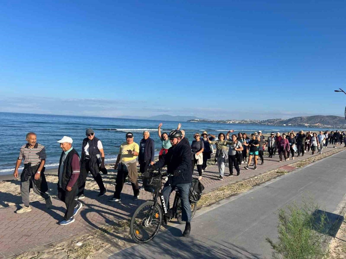 Kuşadası’nda vatandaşlar güne sporla başladı - Foto 4