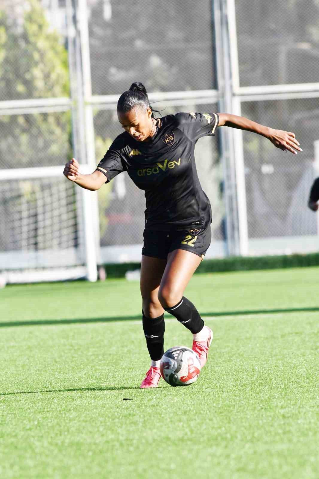 Laurie Ann Moise, Haiti Milli Takımına davet edildi - Foto 2