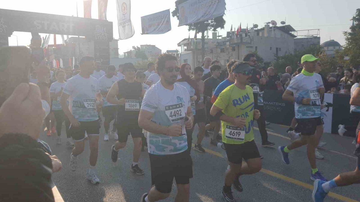 Lykos yarı maratonu’nda binlerce kişi koştu - Foto 2