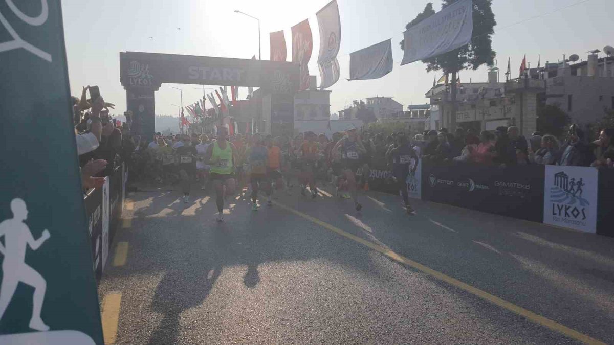 Lykos yarı maratonu’nda binlerce kişi koştu - Foto 3