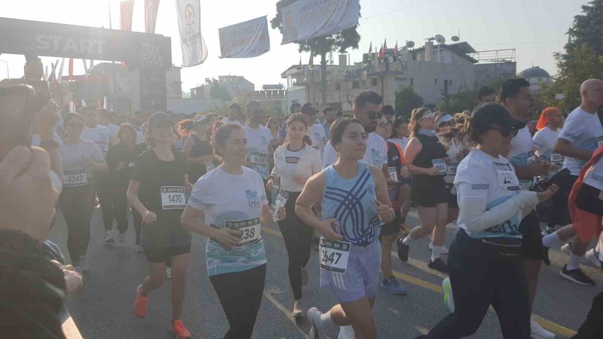 Lykos yarı maratonu’nda binlerce kişi koştu - Foto 4