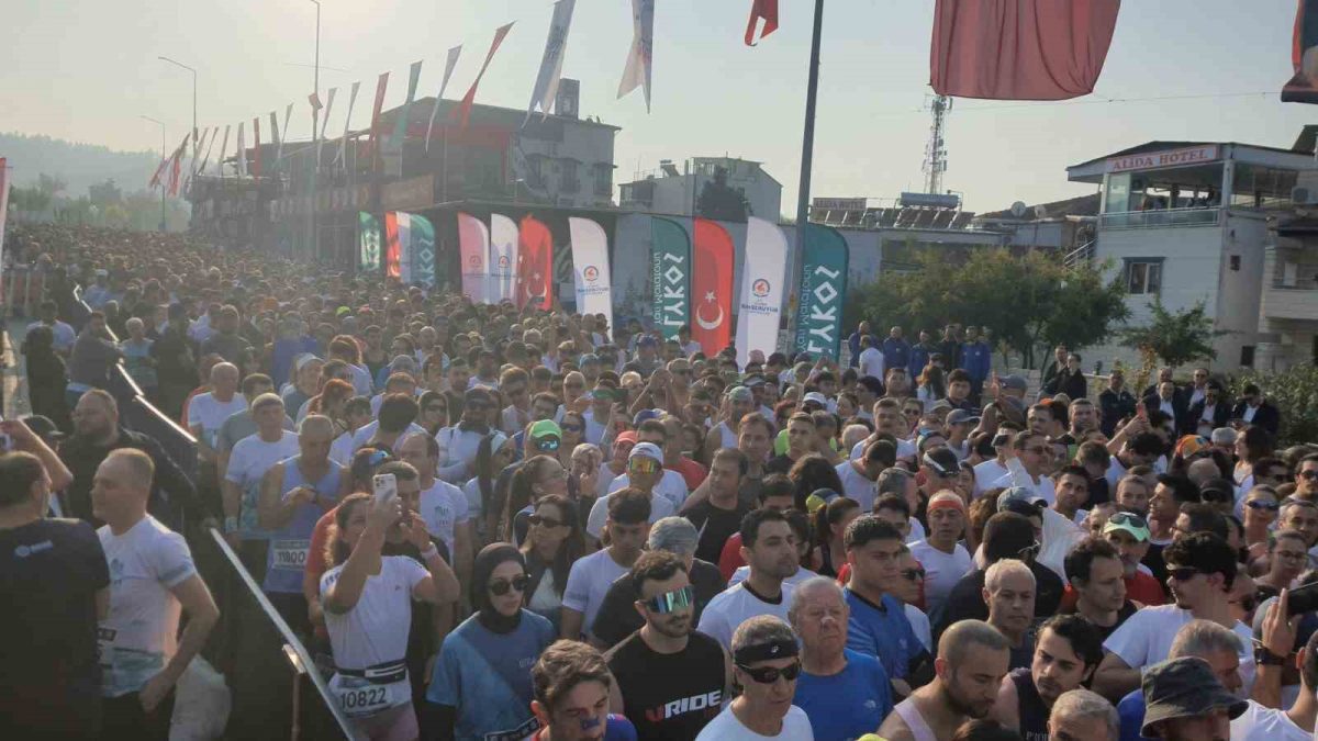 Lykos yarı maratonu’nda binlerce kişi koştu - Foto 5