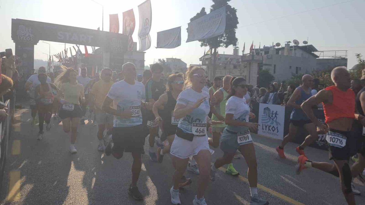 Lykos yarı maratonu’nda binlerce kişi koştu - Foto 6