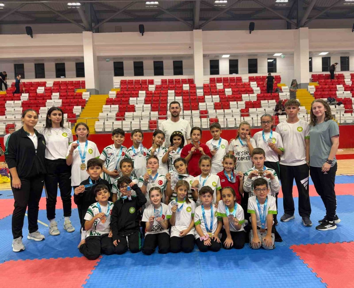 Manisa BBSK’den 63 madalyalı şampiyonluk - Foto 2