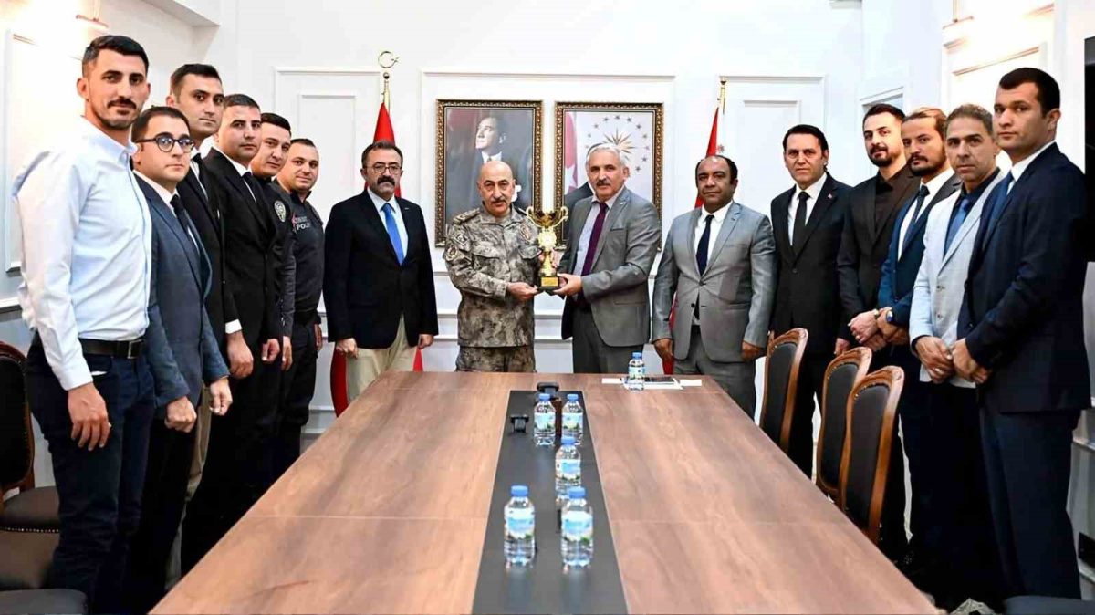 Muğla birincisi olan Emniyet voleybol takımı bölge müsabakalarına katılacak