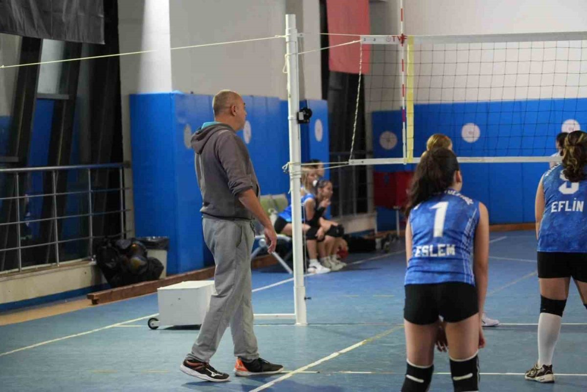 Muğla’da Cumhuriyet coşkusu voleybol sahasına taşındı - Foto 2