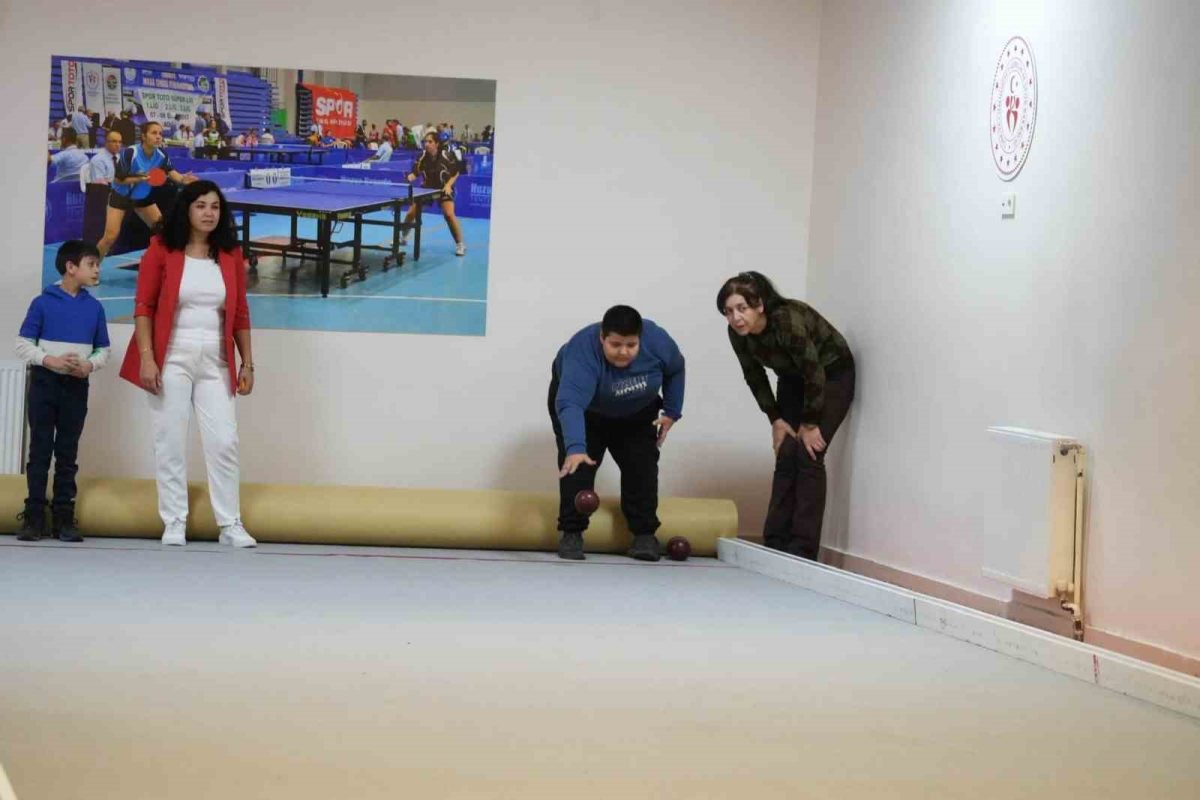 Muğla’da özel sporcular Bocce Turnuvası’nda sahaya çıktı - Foto 6