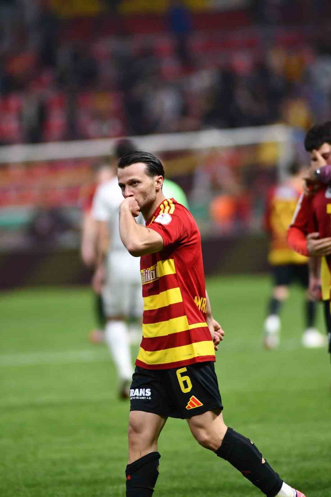 Murat Cem Akpınar ilk golünü attı
