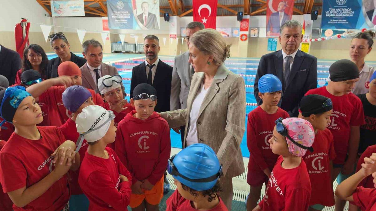 Nazilli’de çocuklar yüzme öğreniyor - Foto 2