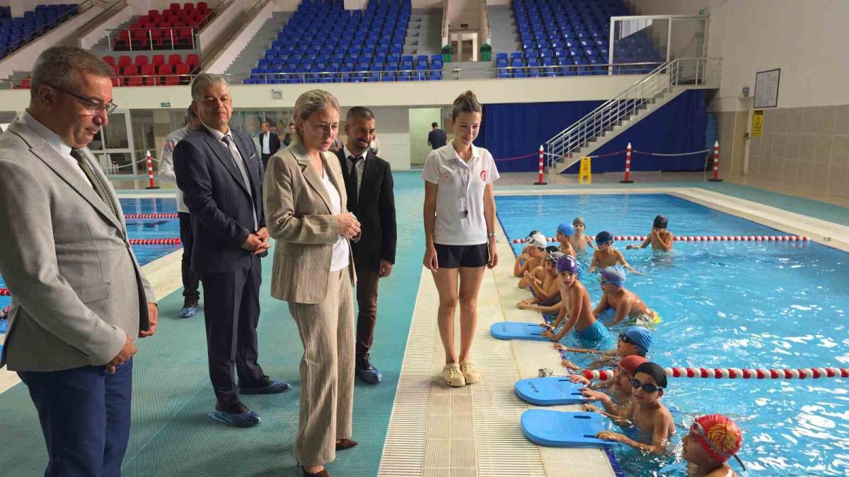 Nazilli’de çocuklar yüzme öğreniyor - Foto 5