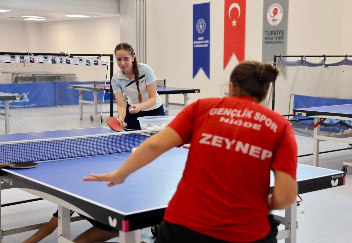 Niğde’de Amatör Spor Haftası’nda masa tenisi heyecanı