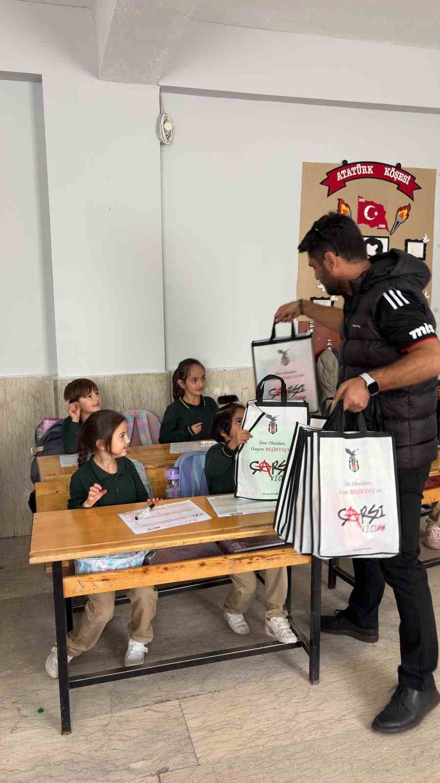 Niğde’de Beşiktaş taraftarlarından öğrencilere anlamlı hediye - Foto 2