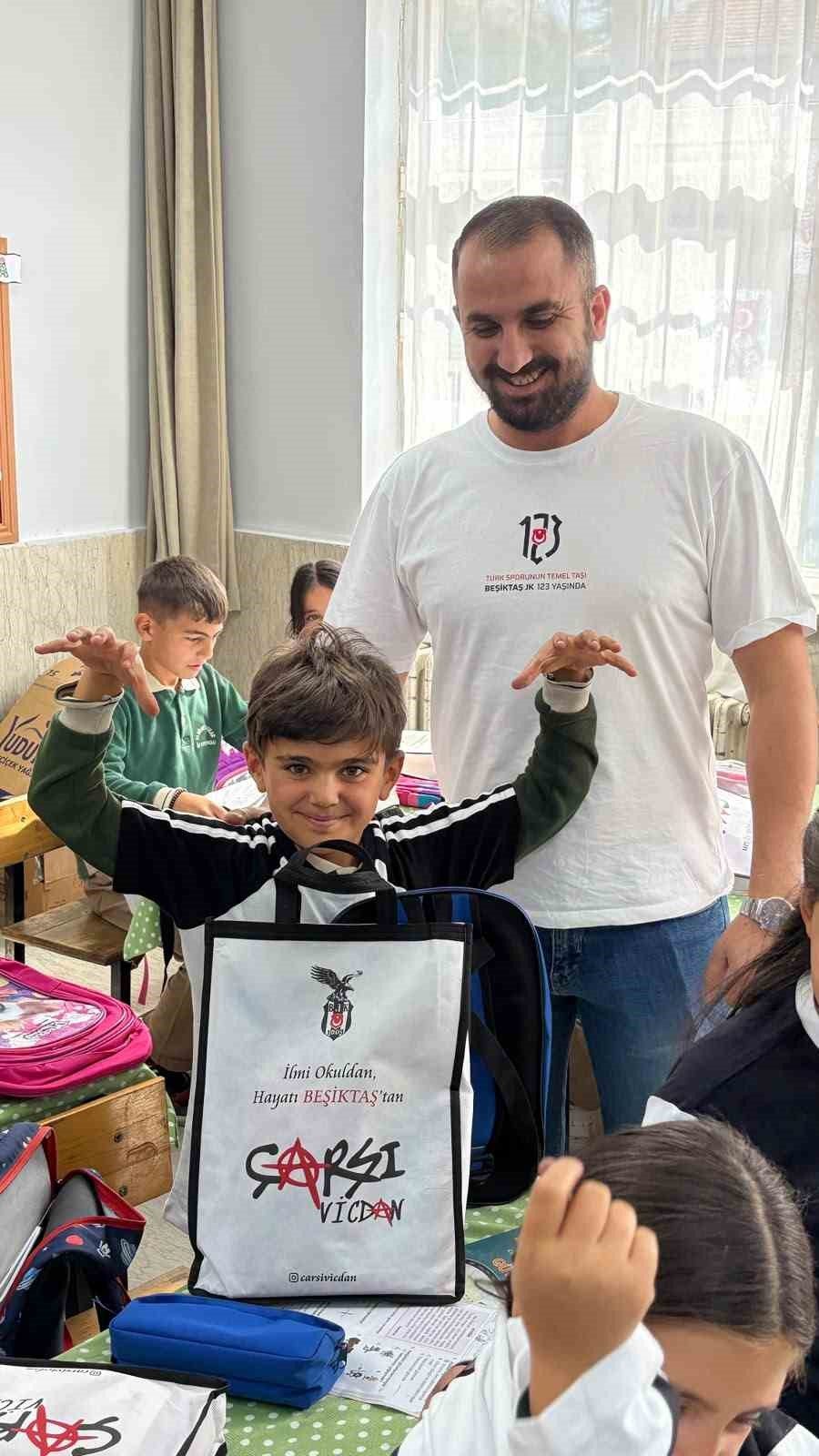 Niğde’de Beşiktaş taraftarlarından öğrencilere anlamlı hediye - Foto 3