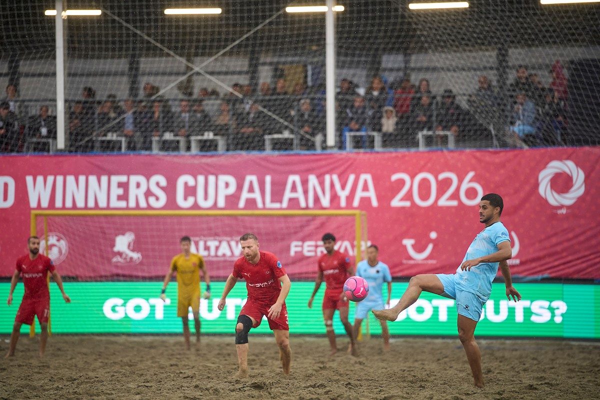 Plaj Futbolu Dünya Kulüpler Şampiyonası’nda Alanya Belediyespor penaltılarla çeyrek finalde - Foto 3