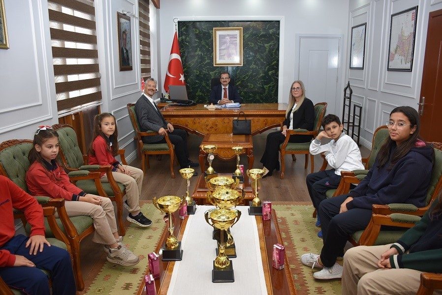 Şampiyonlar başarılarını Kaymakam Güldoğan ile paylaştı - Foto 3