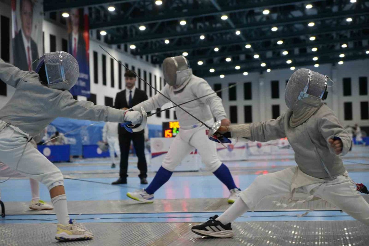 Samsun’da 612 sporcunun kılıç mücadelesi başladı