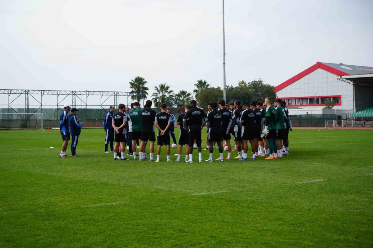 Selçuk İnan: "Beşiktaş karşılaşmasından çok iyi bir oyun ve mücadeleyle ayrıldık" - Foto 2