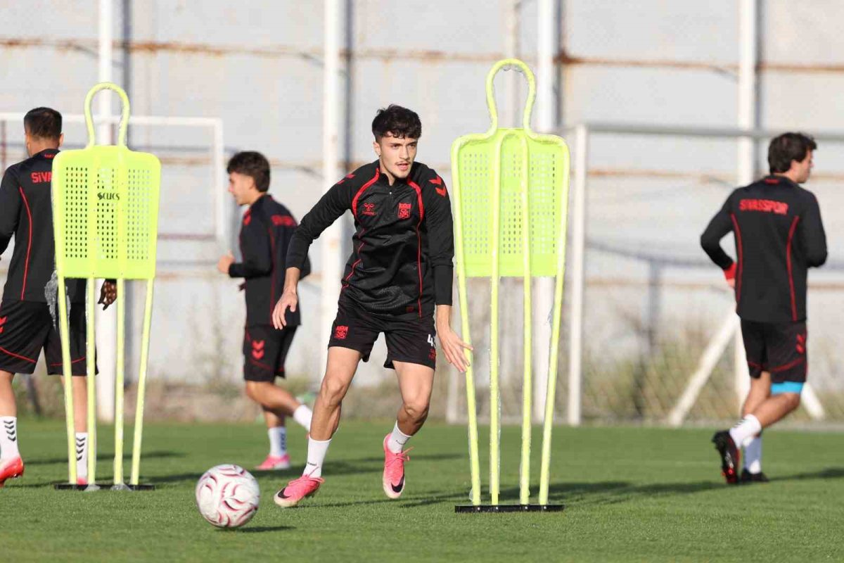 Sivasspor, Bandırmaspor maçı hazırlıklarını sürdürdü - Foto 3